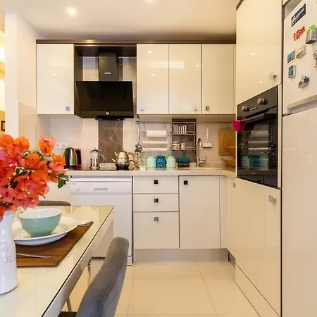 A Cozy Smart In Old Town Apartment