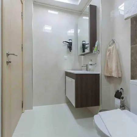 A Cozy Smart In Old Town Apartment *