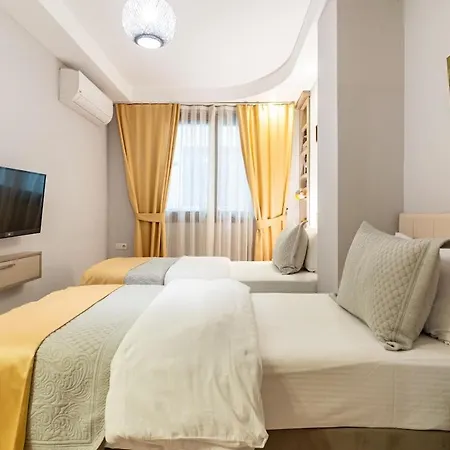 A Cozy Smart In Old Town Apartment *